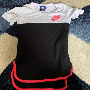 Size 5-6 years Nike little girl tshirt